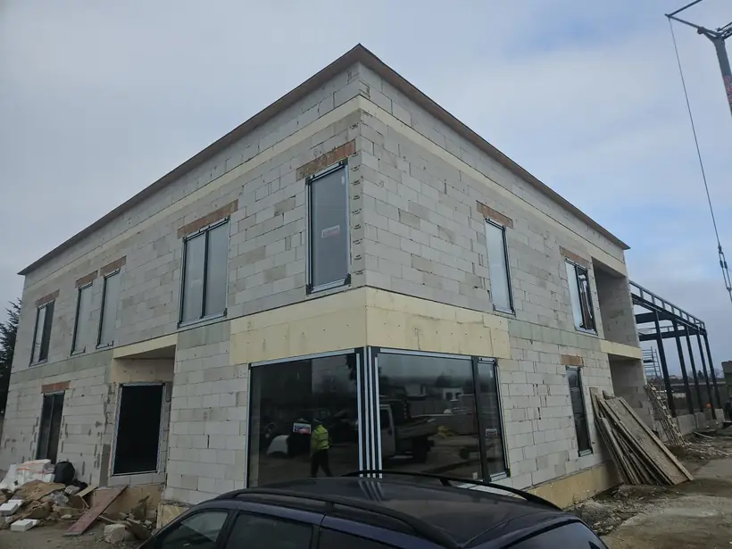 Administratívna budova Bánovce nad Bebravou — dokončená stavba, novostavba (15/15)