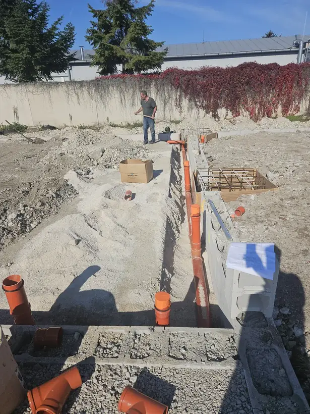 Administratívna budova Bánovce nad Bebravou — priebeh výstavby, novostavba (5/15)