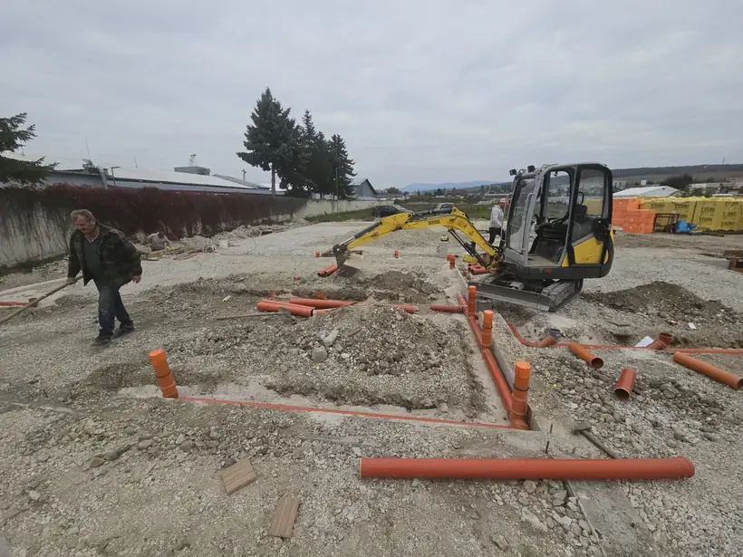 Administratívna budova Bánovce nad Bebravou — priebeh výstavby, novostavba (6/15)