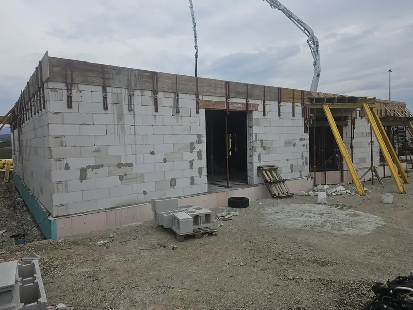 Administratívna budova Bánovce nad Bebravou — dokončovacie práce, novostavba (9/15)