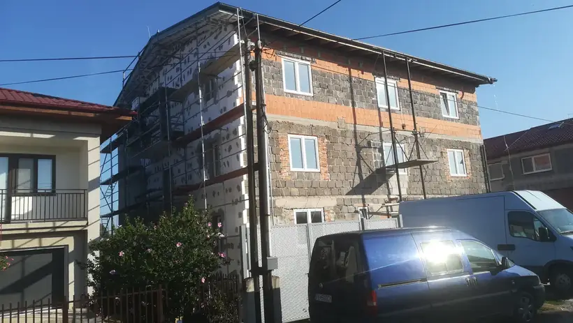 Bytový dom Chynorany — priebeh výstavby, obnova a zateplenie (3/11)