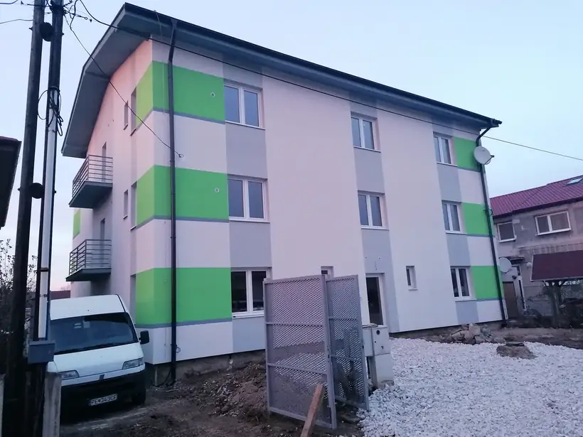 Bytový dom Chynorany — dokončovacie práce, obnova a zateplenie (6/11)