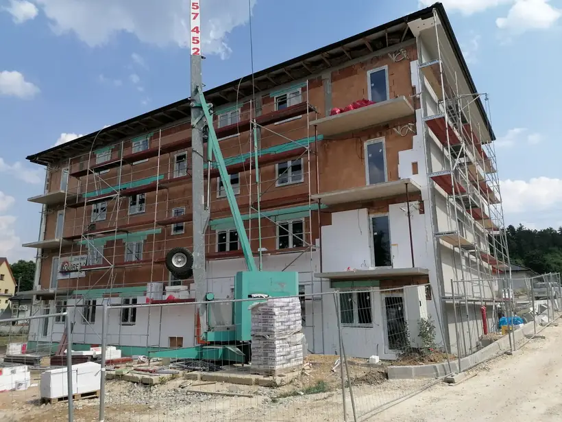 Bytový dom Malé Uherce — dokončovacie práce, hrubá stavba na pilótach (30/40)