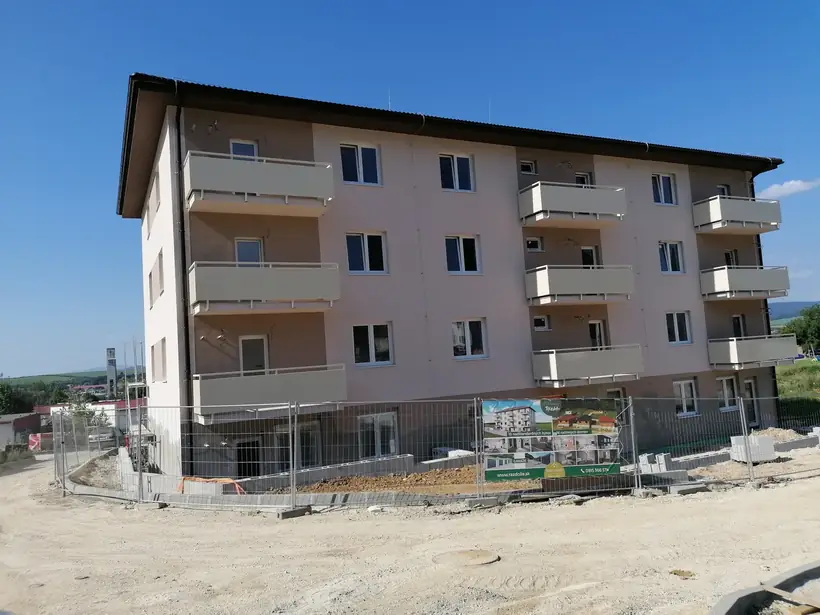 Bytový dom Malé Uherce — dokončovacie práce, hrubá stavba na pilótach (31/40)