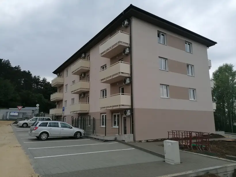 Bytový dom Malé Uherce — dokončovacie práce, hrubá stavba na pilótach (32/40)