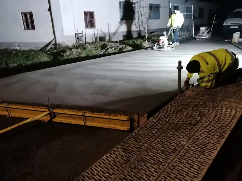 Rekonštrukcia cesty a mosta — dokončovacie práce, nový povrch a mostný objekt (6/11)