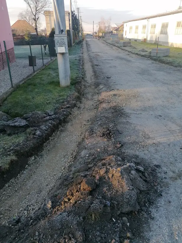 Rekonštrukcia cesty a mosta — začiatok prác, nový povrch a mostný objekt (1/11)