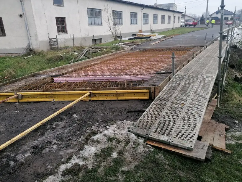 Rekonštrukcia cesty a mosta — priebeh výstavby, nový povrch a mostný objekt (4/11)