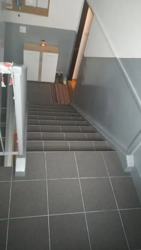 Chodba bytového domu, Kovarce