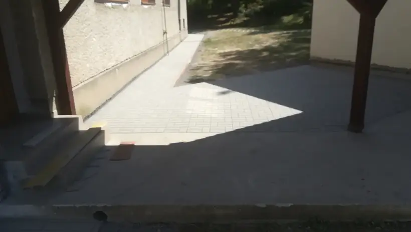 Chodníky Bedzany — dokončená stavba, dažďová kanalizácia a dlažba (14/17)