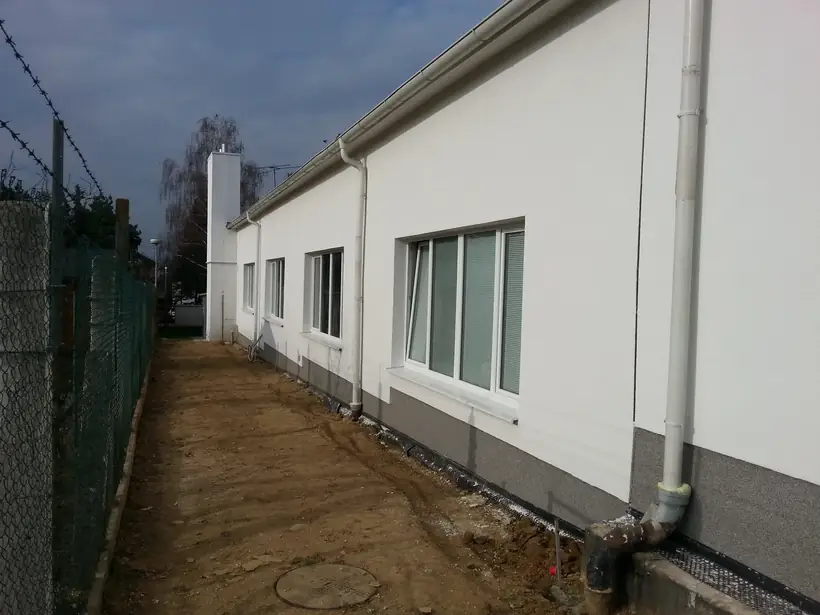 Sanácia a zateplenie fasády, Nitra — priebeh výstavby, pavilónový objekt (4/9)