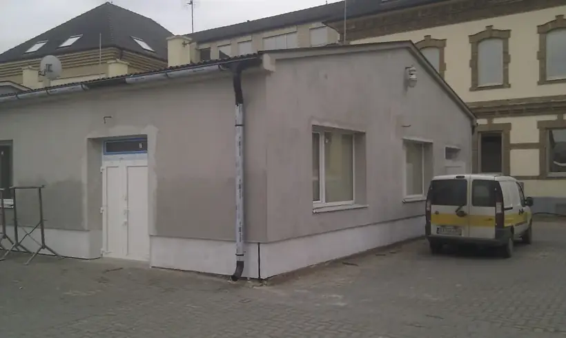 Zateplenie fasády, Piešťany — dokončená stavba, dvorná budova (13/14)