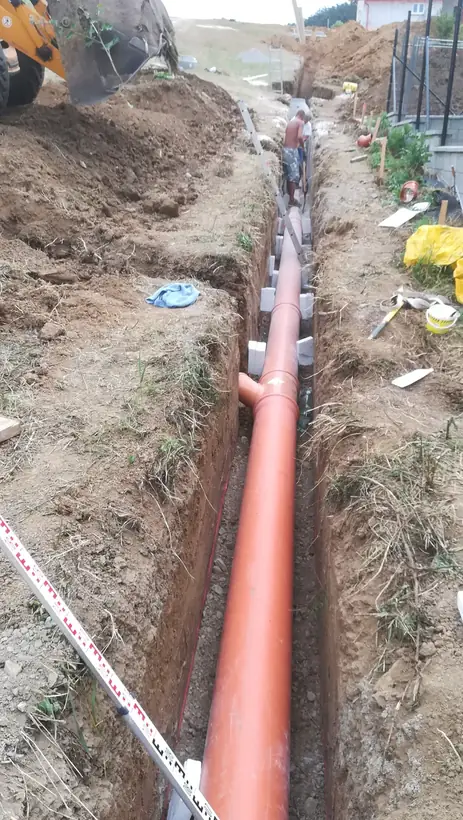 Verejná kanalizácia, Partizánske — dokončená stavba, uloženie potrubia a šachty (27/32)