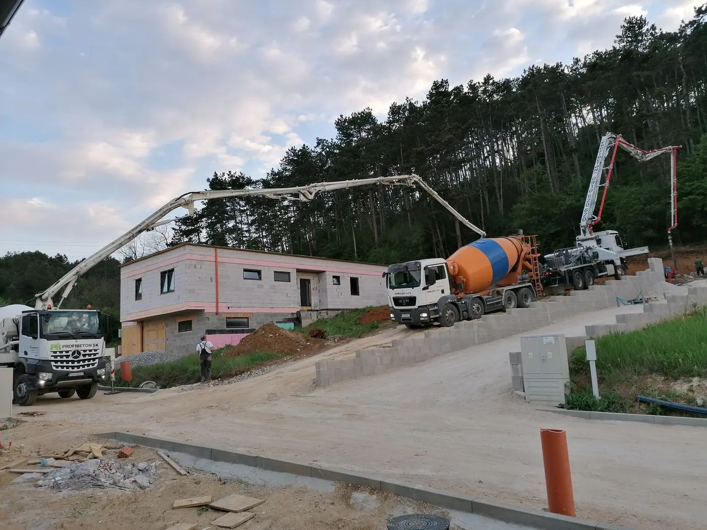 Oporný múr, Malé Uherce