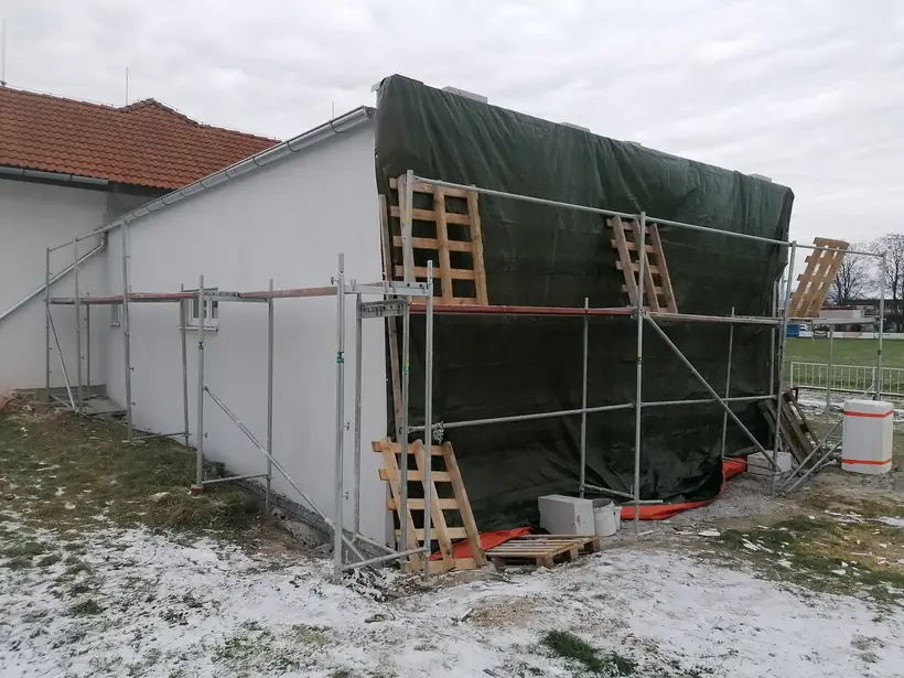 Požiarna zbrojnica Malé Bielice — dokončovacie práce, prístavba a dokončenie (9/13)