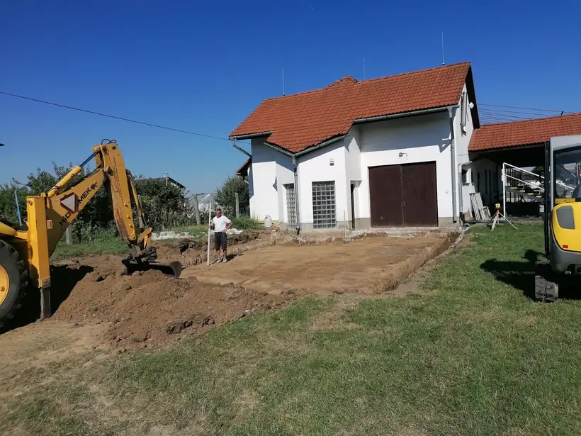 Požiarna zbrojnica Malé Bielice — začiatok prác, prístavba a dokončenie (1/13)