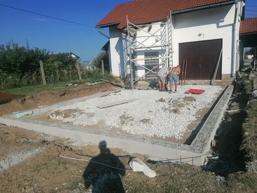 Požiarna zbrojnica Malé Bielice — začiatok prác, prístavba a dokončenie (2/13)