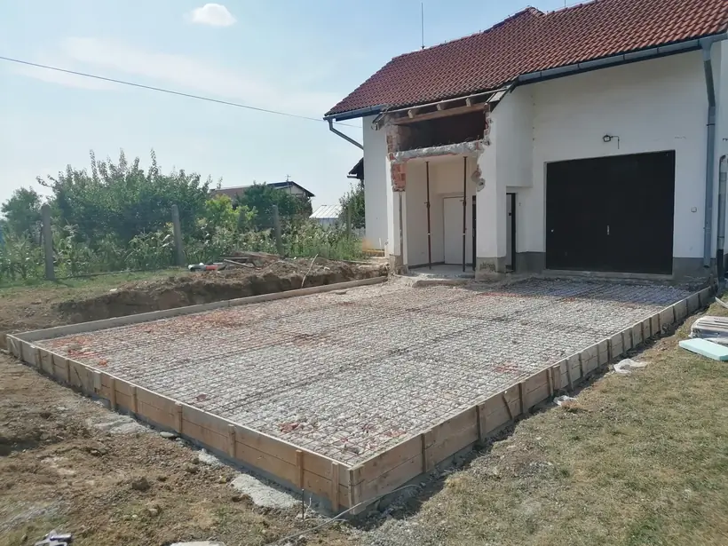 Požiarna zbrojnica Malé Bielice — priebeh výstavby, prístavba a dokončenie (3/13)