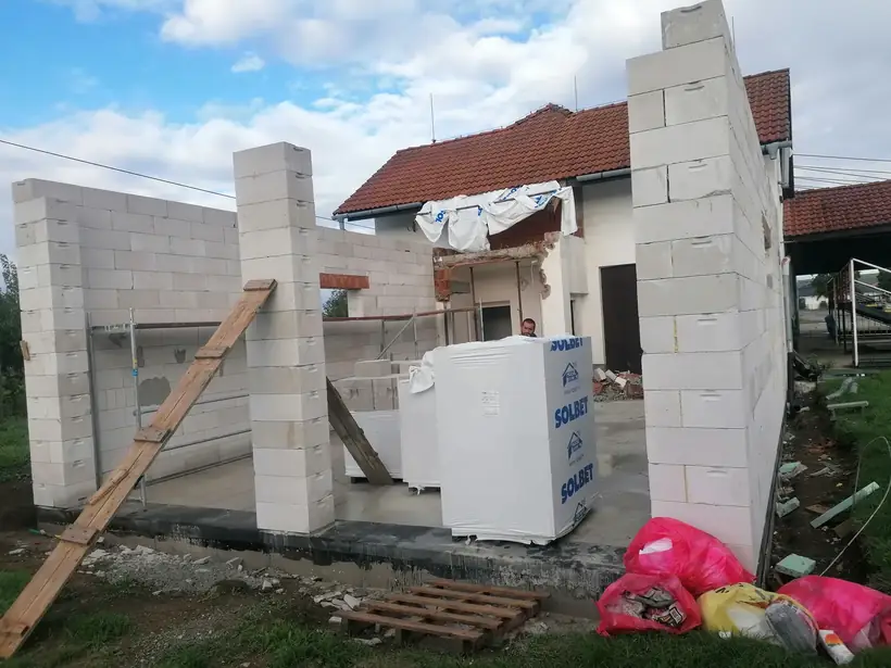 Požiarna zbrojnica Malé Bielice — priebeh výstavby, prístavba a dokončenie (5/13)