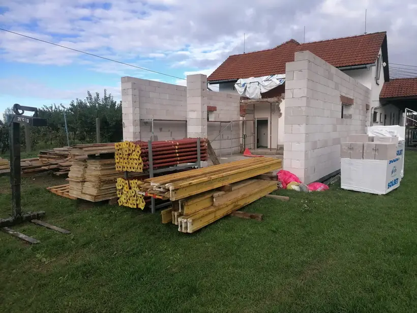 Požiarna zbrojnica Malé Bielice — priebeh výstavby, prístavba a dokončenie (6/13)