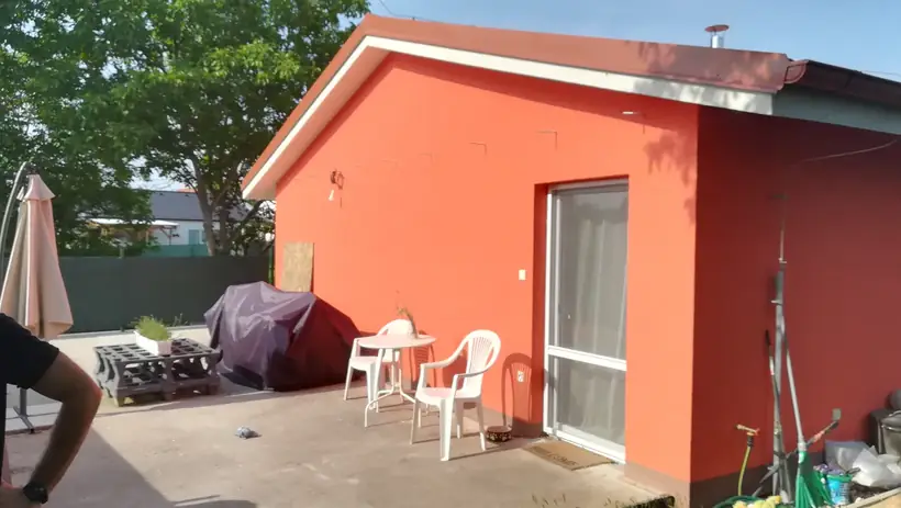 Prístavba k rodinnému domu, Jacovce — začiatok prác, nadstavba nad garážami (1/9)