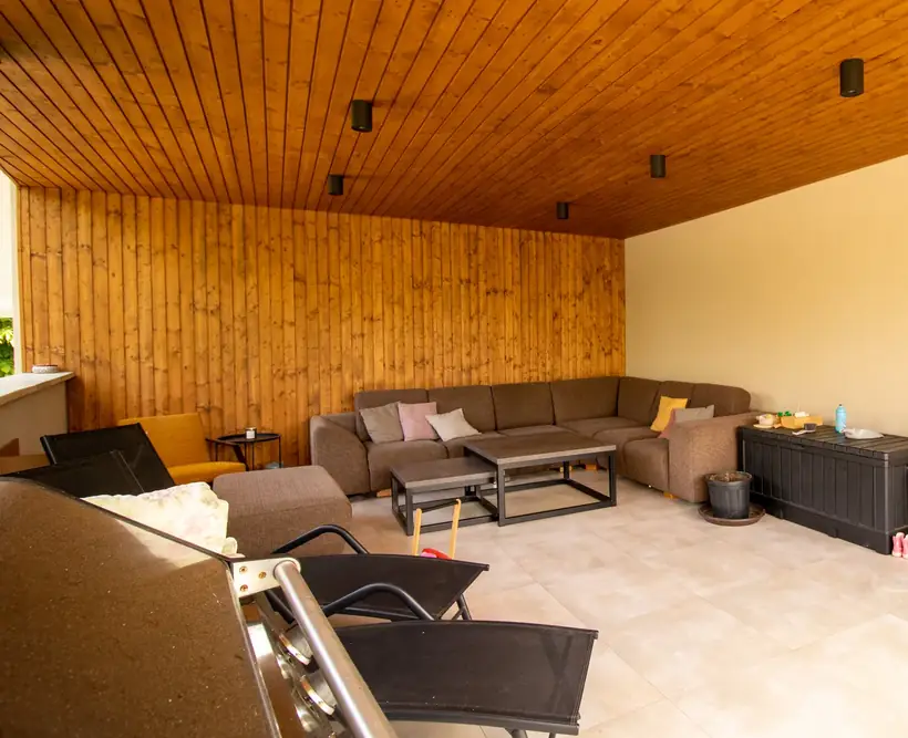 Prístavba k rodinnému domu, Jacovce — dokončená stavba, nadstavba nad garážami (9/9)