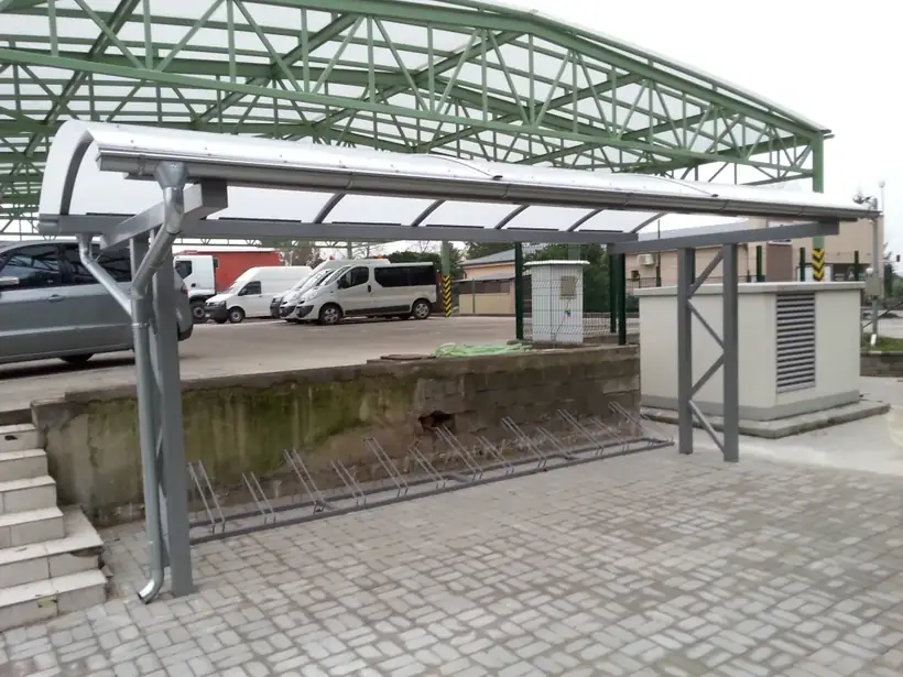Prístrešok na bicykle, Senica — priebeh výstavby, oceľová konštrukcia (2/5)