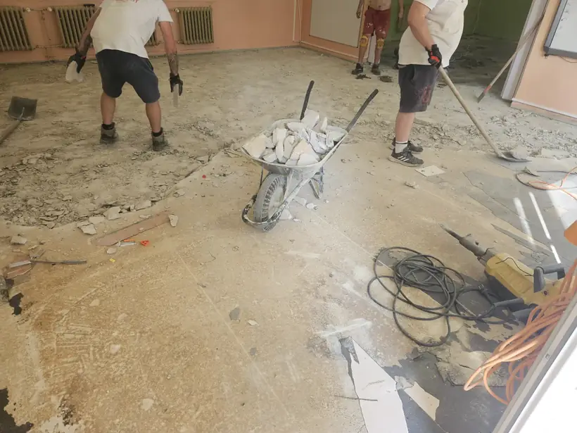 Materská škola Topoľčany — dokončená stavba, výmena podlahových krytín (14/15)