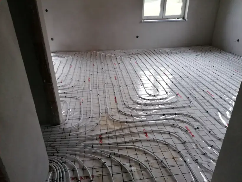 Rodinný dom B3, Malé Uherce — dokončovacie práce, novostavba s podlahovým kúrením (8/12)