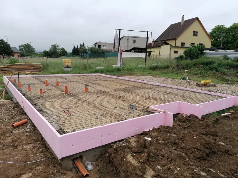 Rodinný dom B3, Malé Uherce — začiatok prác, novostavba s podlahovým kúrením (1/12)