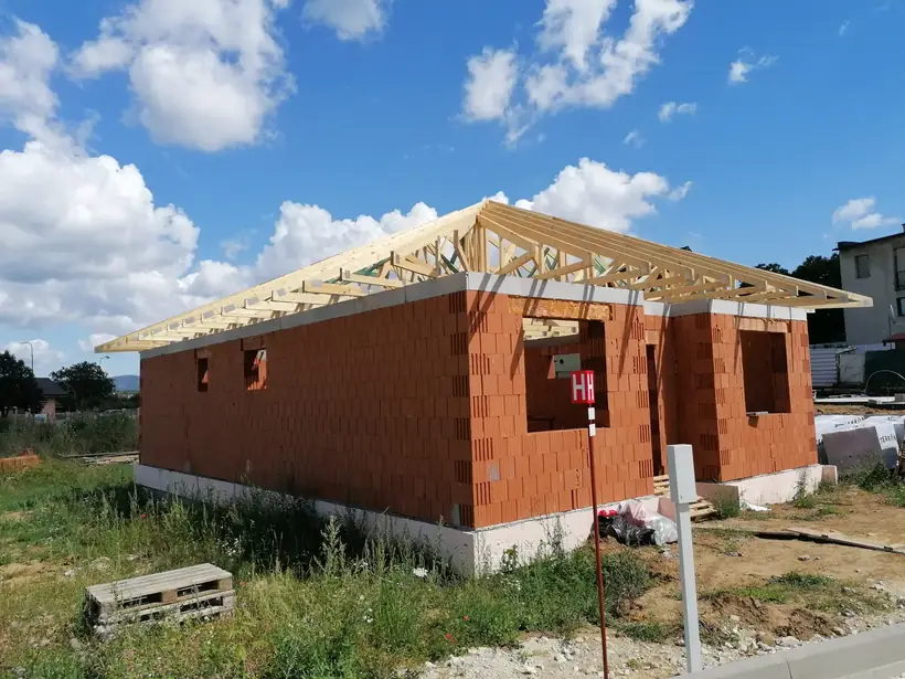 Rodinný dom B3, Malé Uherce — začiatok prác, novostavba s podlahovým kúrením (2/12)