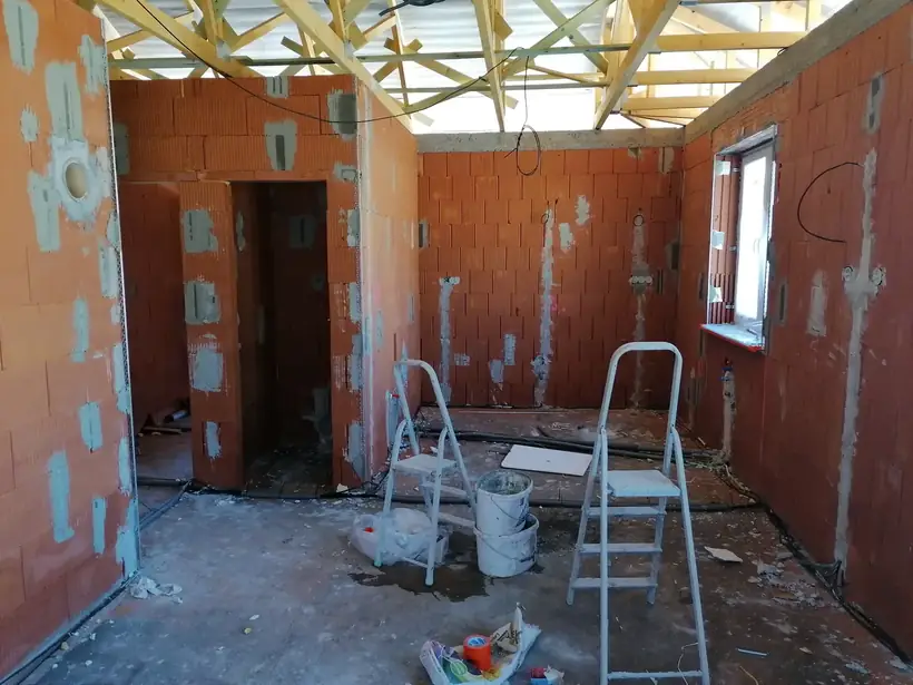 Rodinný dom B3, Malé Uherce — priebeh výstavby, novostavba s podlahovým kúrením (3/12)