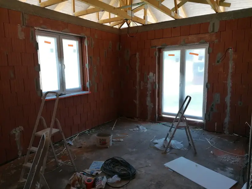 Rodinný dom B3, Malé Uherce — priebeh výstavby, novostavba s podlahovým kúrením (4/12)
