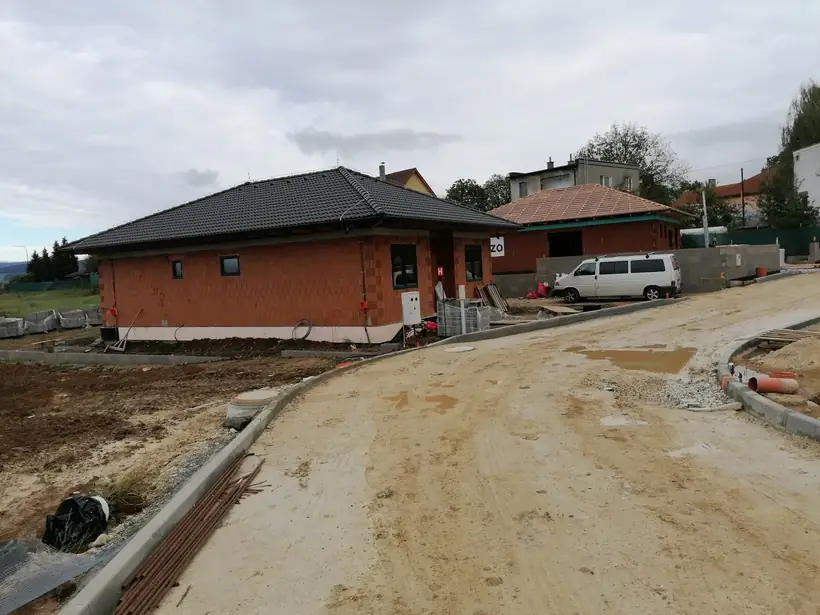 Rodinný dom B3, Malé Uherce — priebeh výstavby, novostavba s podlahovým kúrením (5/12)