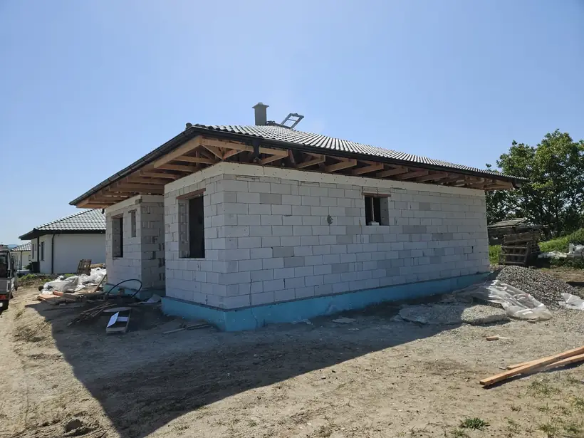 Rodinný dom B7, Malé Uherce — dokončená stavba, novostavba na kľúč (12/12)