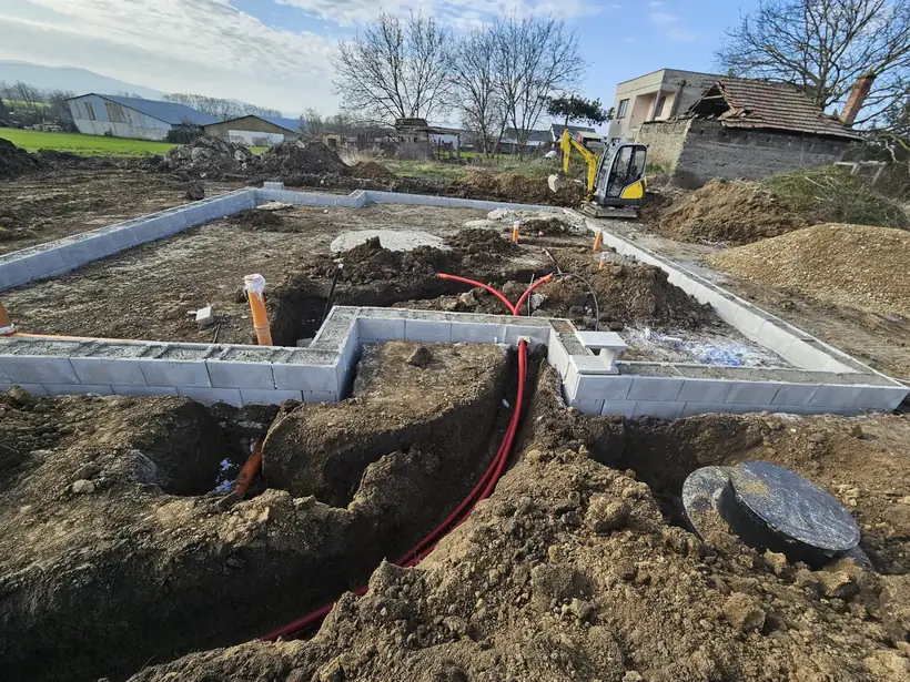 Rodinný dom Chlebany — začiatok prác, novostavba bungalovu (1/7)
