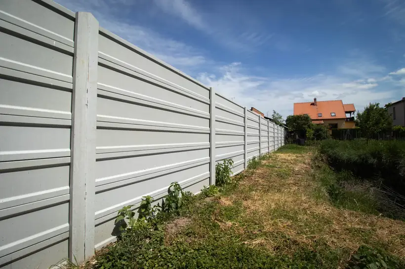 Rodinný dom Chynorany — dokončovacie práce, kompletná rekonštrukcia a oplotenie (5/7)