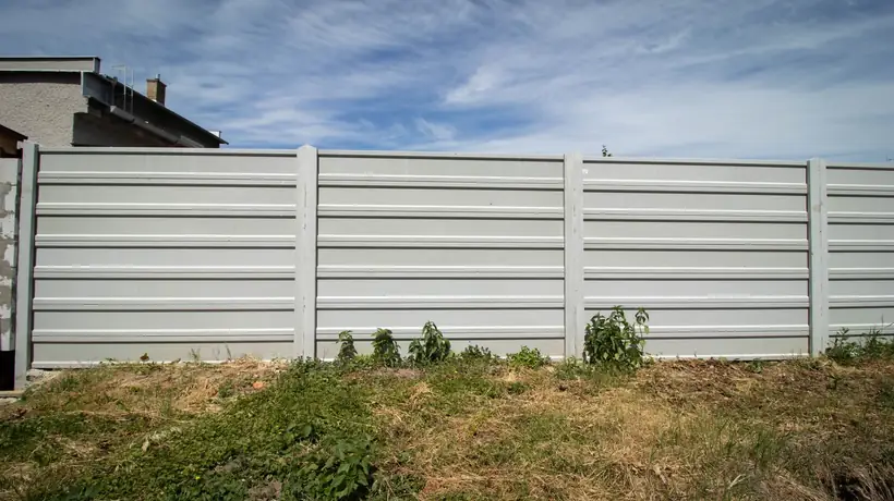 Rodinný dom Chynorany — dokončená stavba, kompletná rekonštrukcia a oplotenie (7/7)