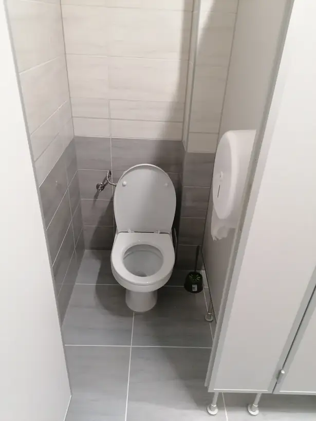 Sociálne zariadenia SKDK, Topoľčany — dokončovacie práce, kompletná rekonštrukcia (5/9)
