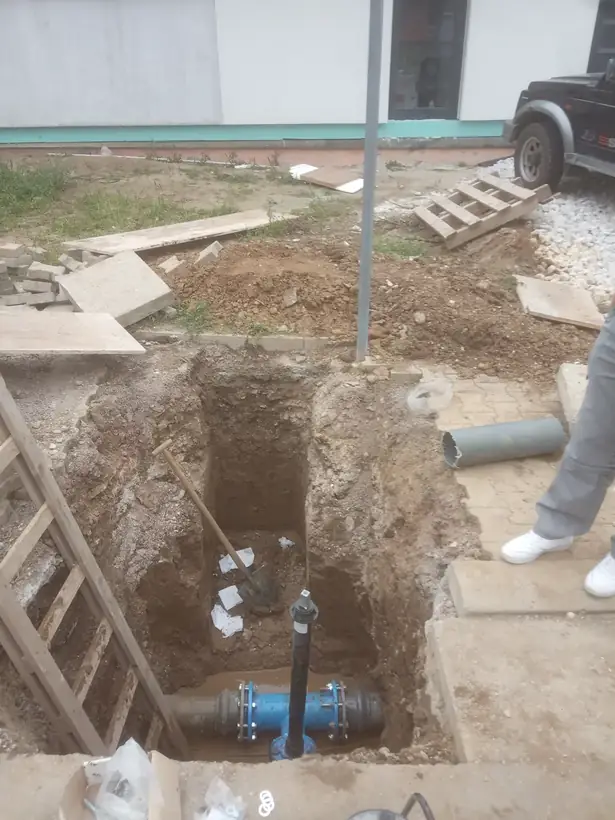 Verejný vodovod, Partizánske — dokončená stavba, tlakové potrubie a hydranty (18/20)
