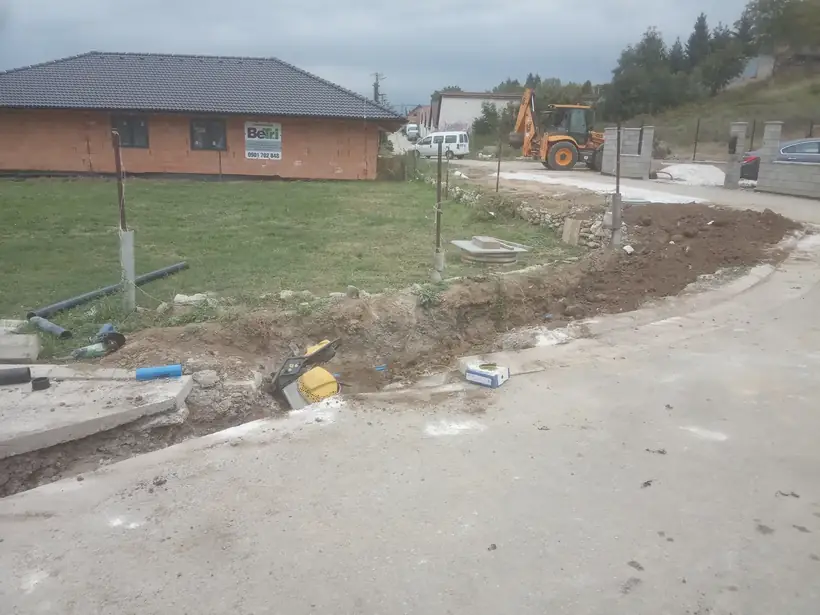 Verejný vodovod, Partizánske — dokončená stavba, tlakové potrubie a hydranty (19/20)