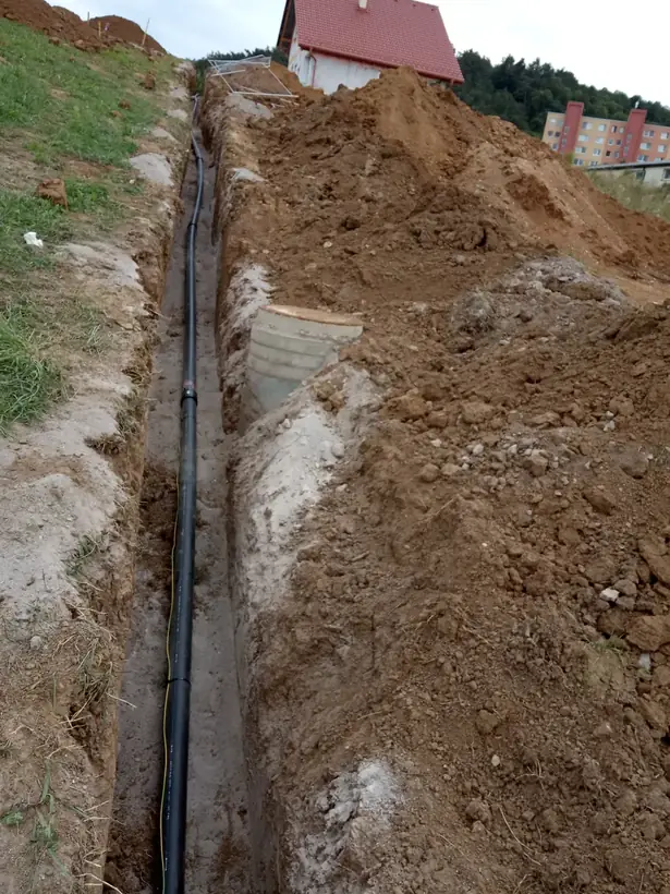 Verejný vodovod, Partizánske — začiatok prác, tlakové potrubie a hydranty (2/20)