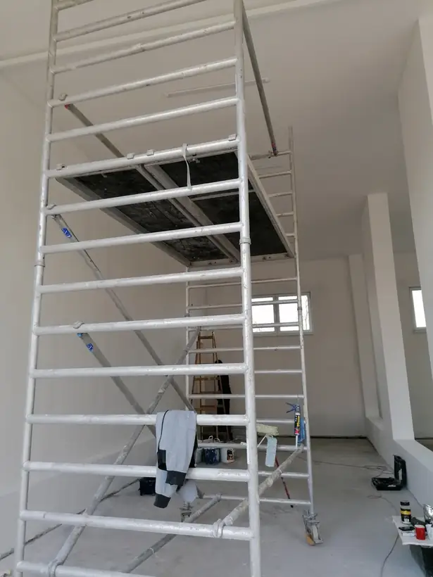 Vyhorená hala Žabokreky nad Nitrou — dokončená stavba, sanácia po požiari (9/10)