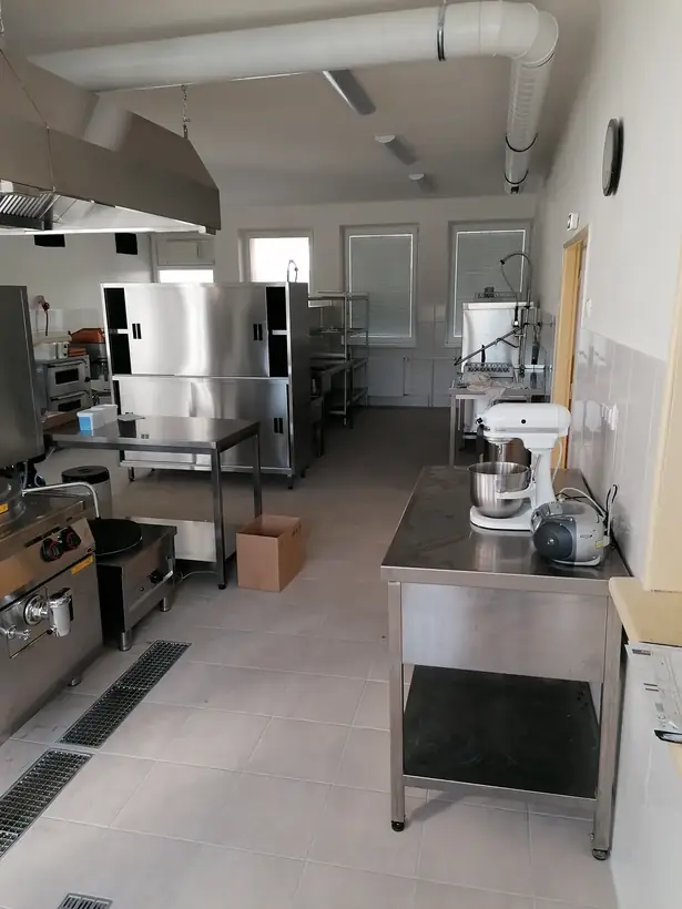 Vzduchotechnika kuchyne MŠ, Topoľčany — začiatok prác, rozvody a strojovňa (1/8)